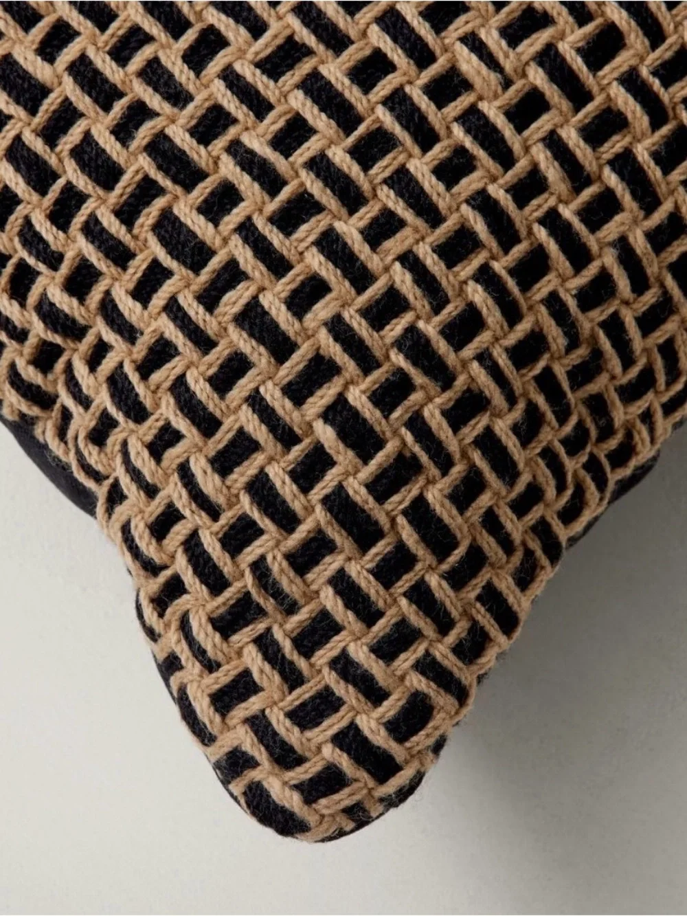 West Elm Woven Two-Tone Pillows 20”x20” black & tan pillows set of 4 NWT